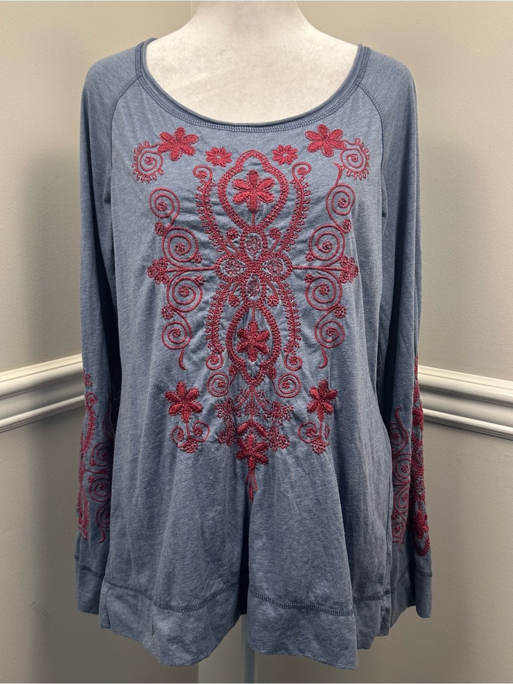 Johnny Was JW Los Angeles Blue Long-Sleeve Top with Red Embroidery M